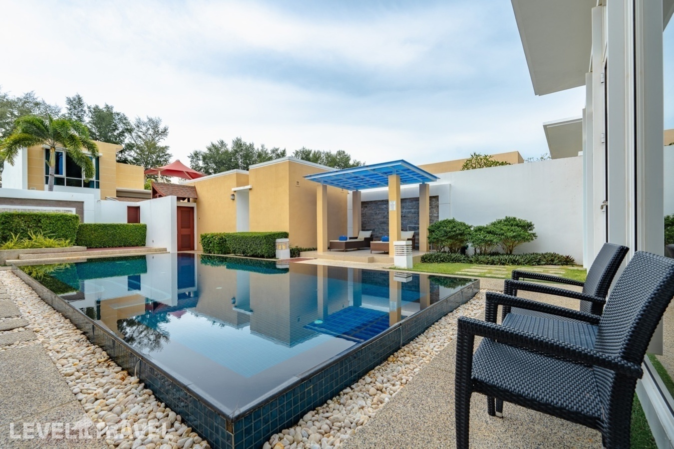 фотографии номера Вилла с частным бассейном и кухней (2 спальни) отеля Andaman Pool Villas в Таиланд(Май Као Бич) - фото №1