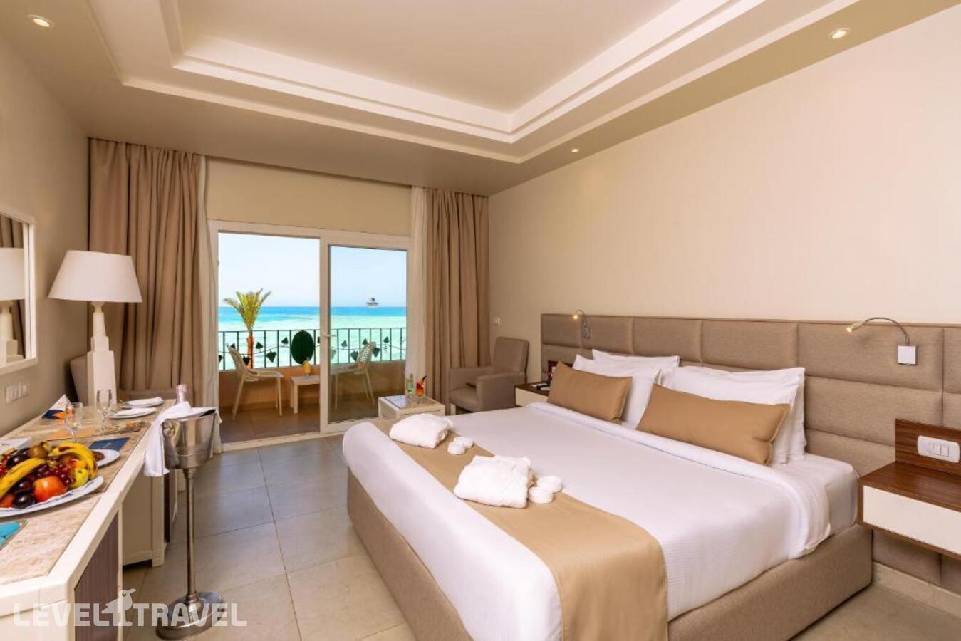фотографии номера Номер Elite с видом на бассейн/лагуну отеля Sunny Days El Palacio в Египет(Хургада (город)) - фото №1