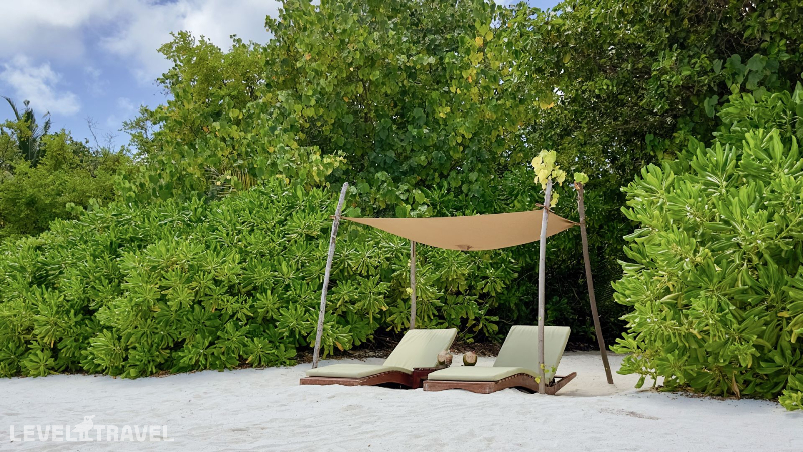 фотографии номера Пляжная вилла с бассейном отеля Coco Bodu Hithi (Ex. Coco Palm Bodu Hithi) в Мальдивы(Северный Мале Атолл) - фото №5