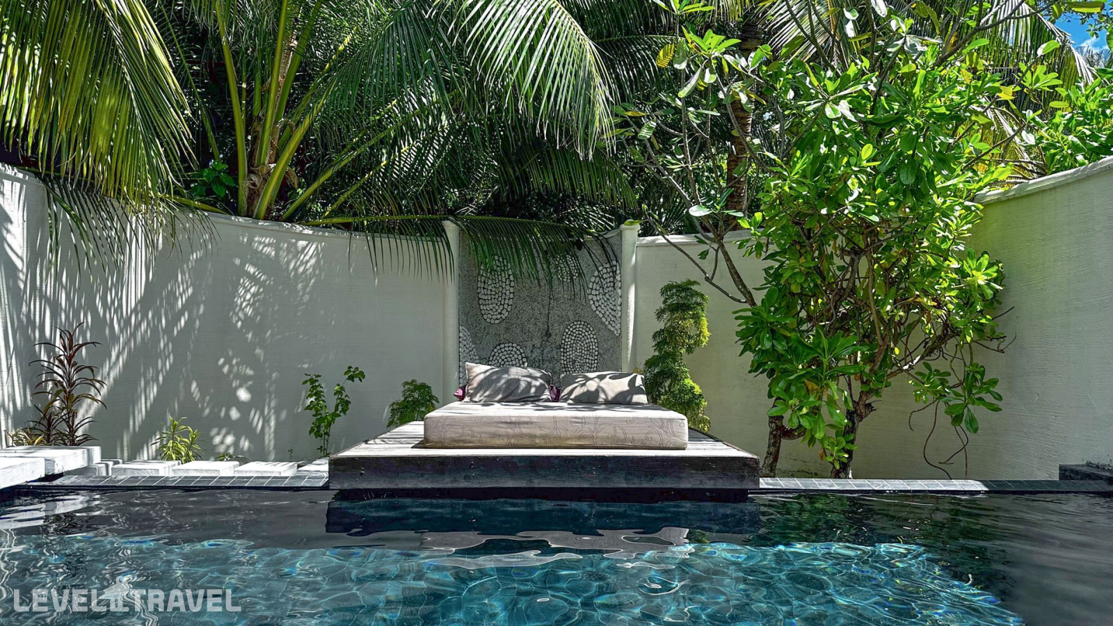 фотографии номера Пляжная вилла с бассейном отеля Coco Bodu Hithi (Ex. Coco Palm Bodu Hithi) в Мальдивы(Северный Мале Атолл) - фото №6