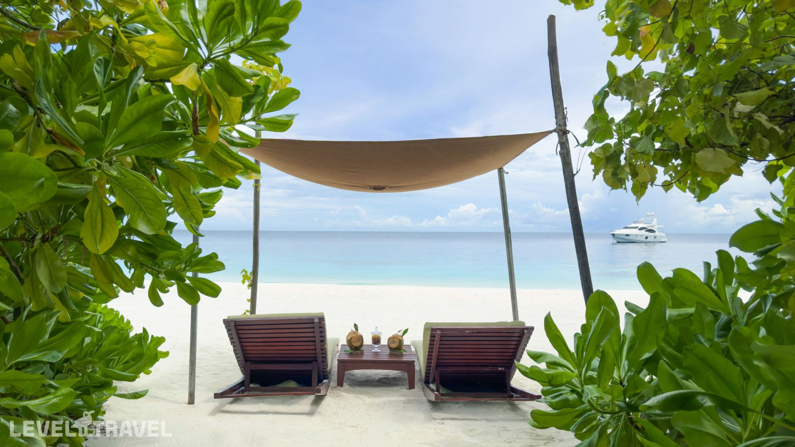 фотографии номера Пляжная вилла с бассейном отеля Coco Bodu Hithi (Ex. Coco Palm Bodu Hithi) в Мальдивы(Северный Мале Атолл) - фото №4