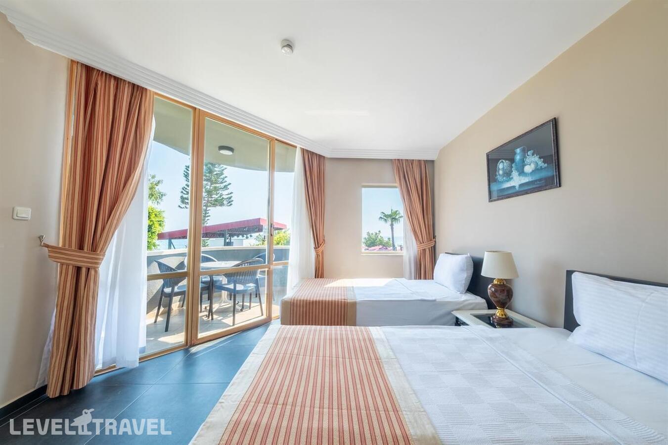 фотографии номера Семейный номер отеля Senza Sunset Beach Hotel в Турция(Кестель) - фото №4