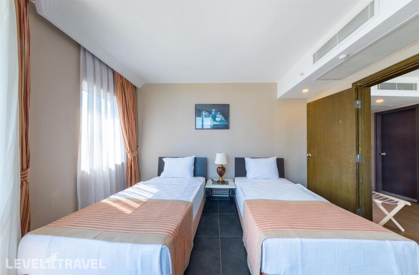 фотографии номера Семейный номер отеля Senza Sunset Beach Hotel в Турция(Кестель) - фото №2