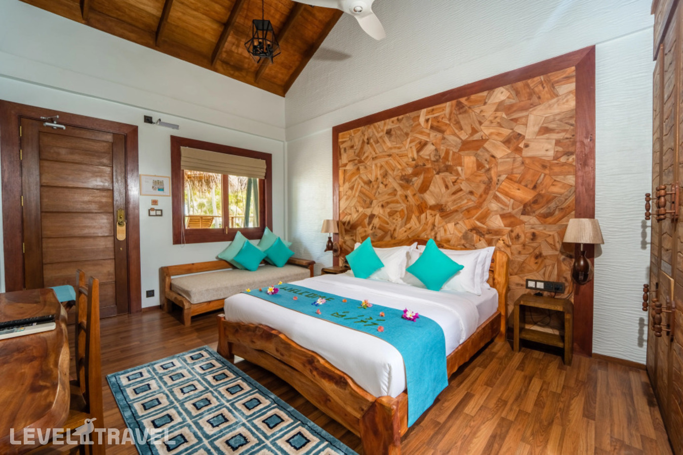 фотографии номера Делюкс с видом на бассейн отеля Island Luxury Boutique Hotel Fulhadhoo Guesthouse в Мальдивы(Фулхадху) - фото №6