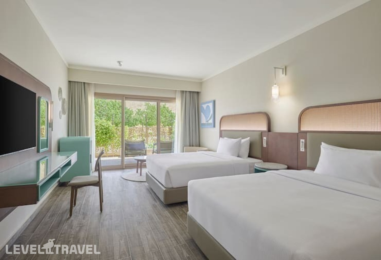 фотографии номера Стандартный (две двуспальные кровати) отеля Doubletree By Hilton Mangroovy El Gouna Resort в Египет(Эль Гуна) - фото №1