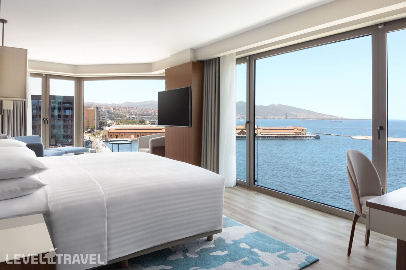 фотографии номера Полулюкс с видом на море отеля Izmir Marriott Hotel в Турция(Измир) - фото №1