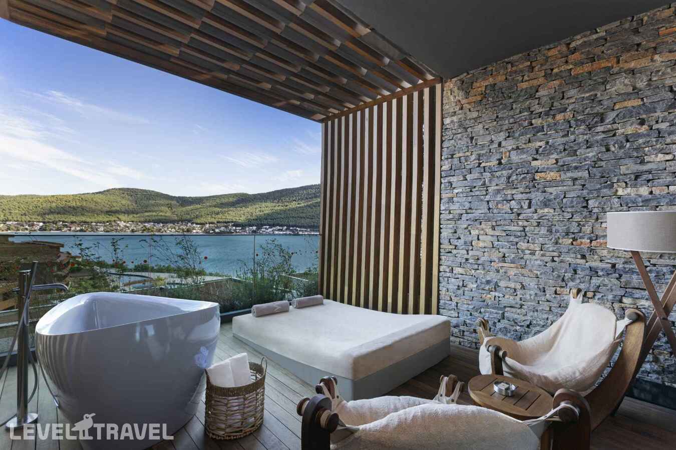 фотографии номера Номер с террасой с частичным видом на море Imperial service отеля Lujo Bodrum в Турция(Гюверджинлик) - фото №8