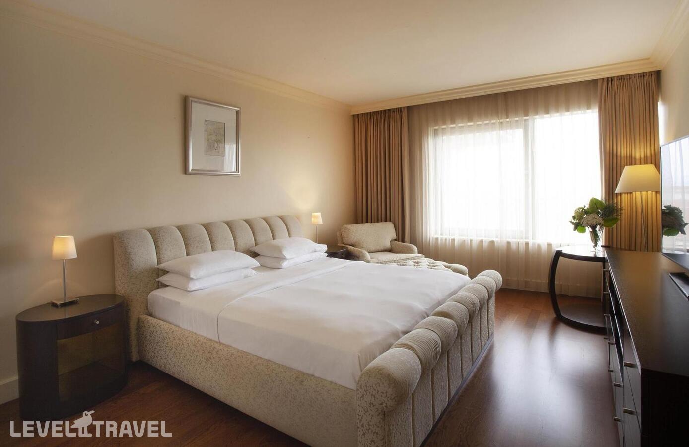 фотографии номера Люкс с террасой с 3 комнатами с видом на Босфор отеля Grand Hyatt Istanbul Hotel в Турция(Шишли) - фото №1