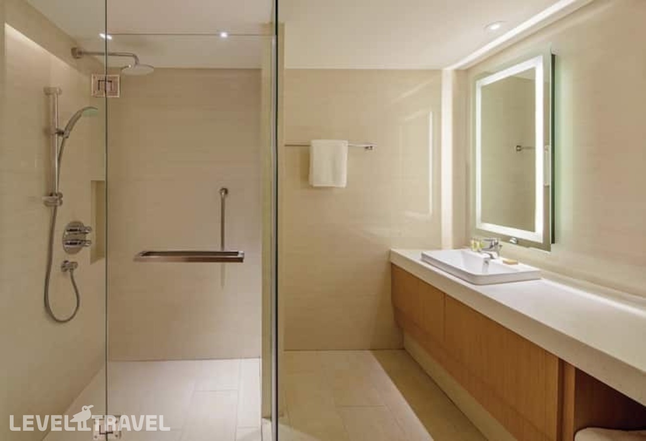 фотографии номера Премиум (две односпальные кровати) отеля Doubletree By Hilton Phuket Banthai Resort (Ex. Banthai Beach) в Таиланд(Патонг Бич) - фото №4