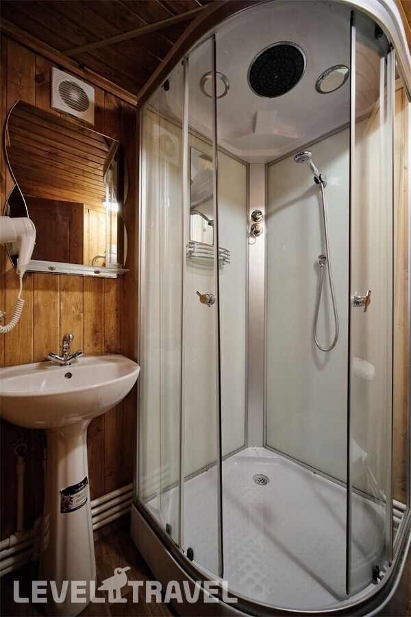 фотографии номера Трехместный домик отеля Allure Lodge в Россия(Архыз) - фото №1