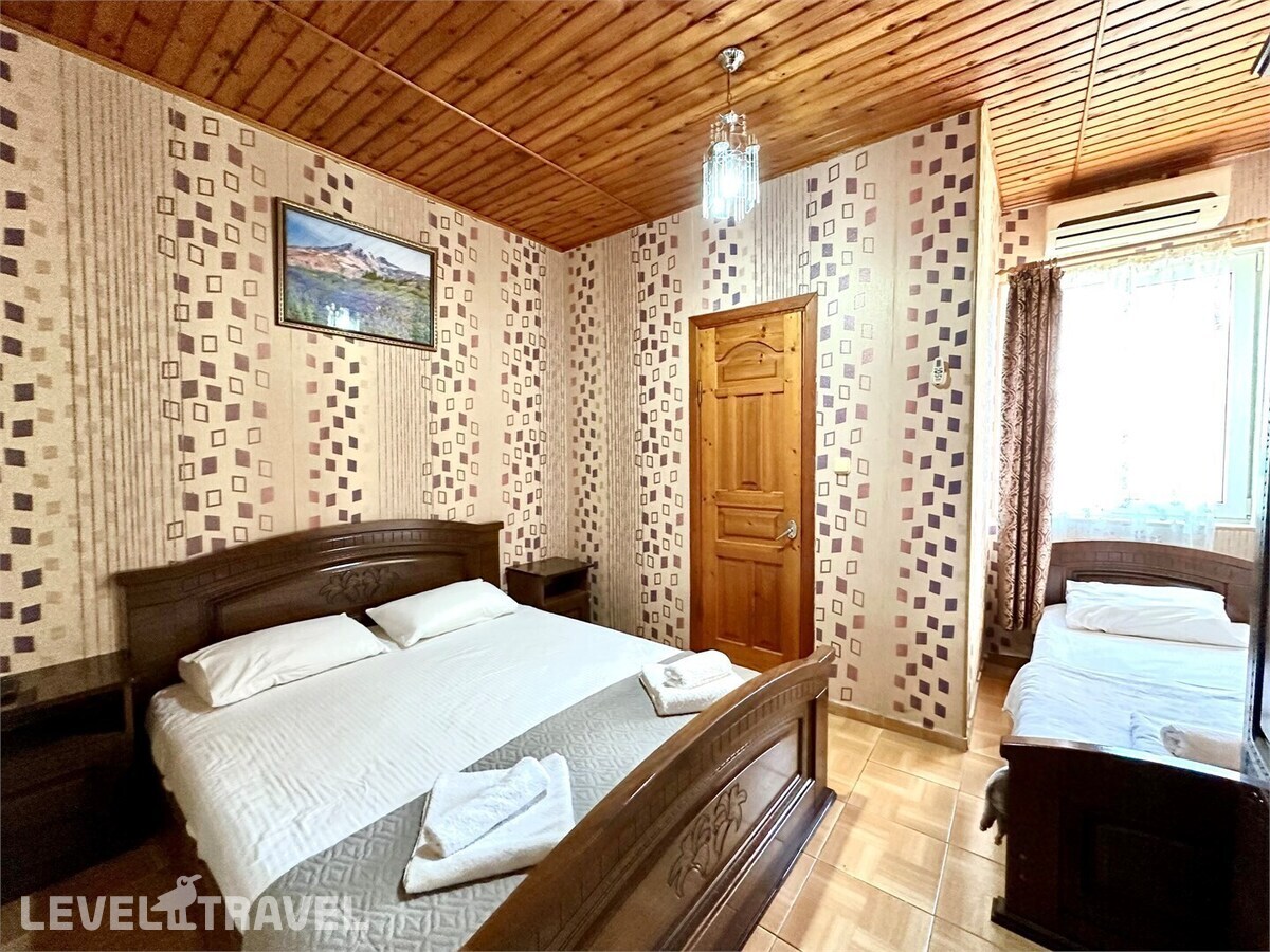 фотографии номера Трёхместный стандартный (корпус 1, 2) отеля Отель Мартлен в Россия(Адлер) - фото №1