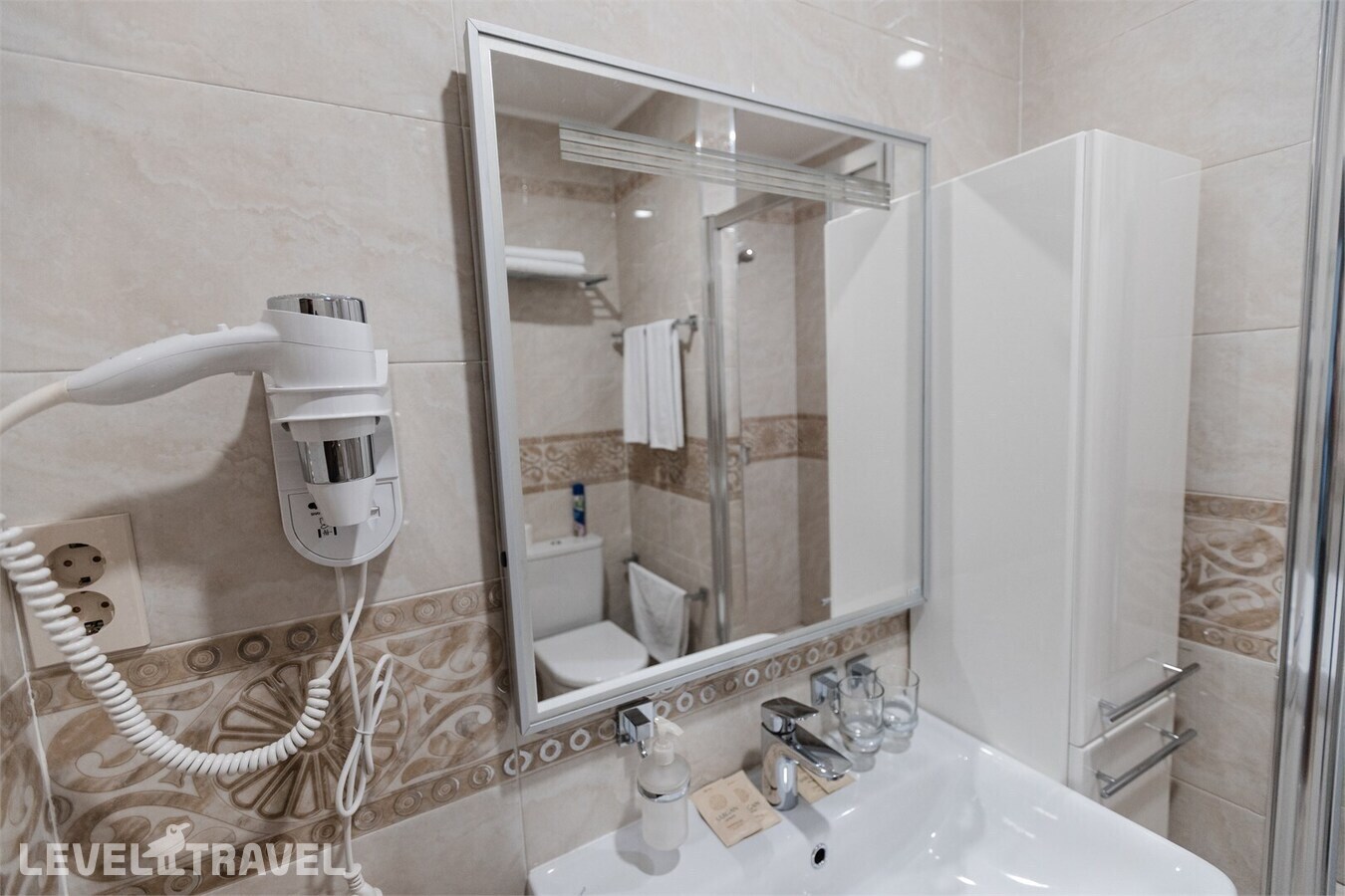 фотографии номера Семейный с балконом и видом на море отеля Gg Hotel (Ex. Gold And Glass Hotel) в Россия(Адлер) - фото №8