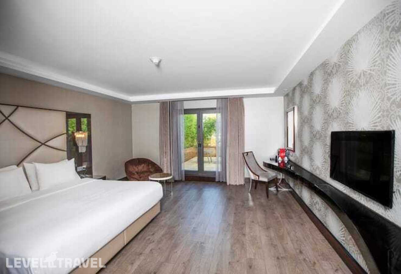 фотографии номера Делюкс с террасой отеля Doubletree By Hilton Istanbul Esentepe (Ex. Biz Cevahir Hotel) в Турция(Шишли) - фото №4