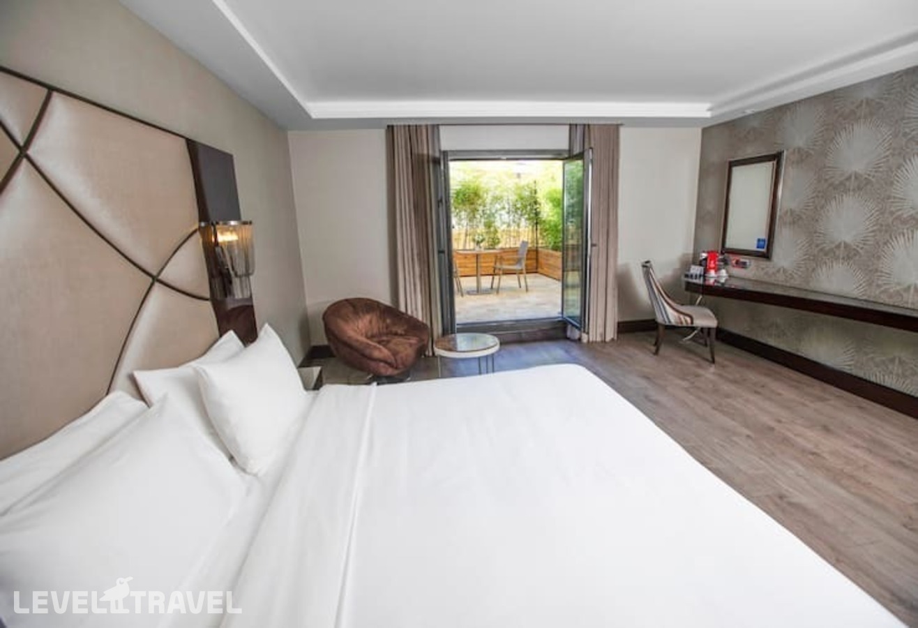 фотографии номера Делюкс с террасой отеля Doubletree By Hilton Istanbul Esentepe (Ex. Biz Cevahir Hotel) в Турция(Шишли) - фото №2