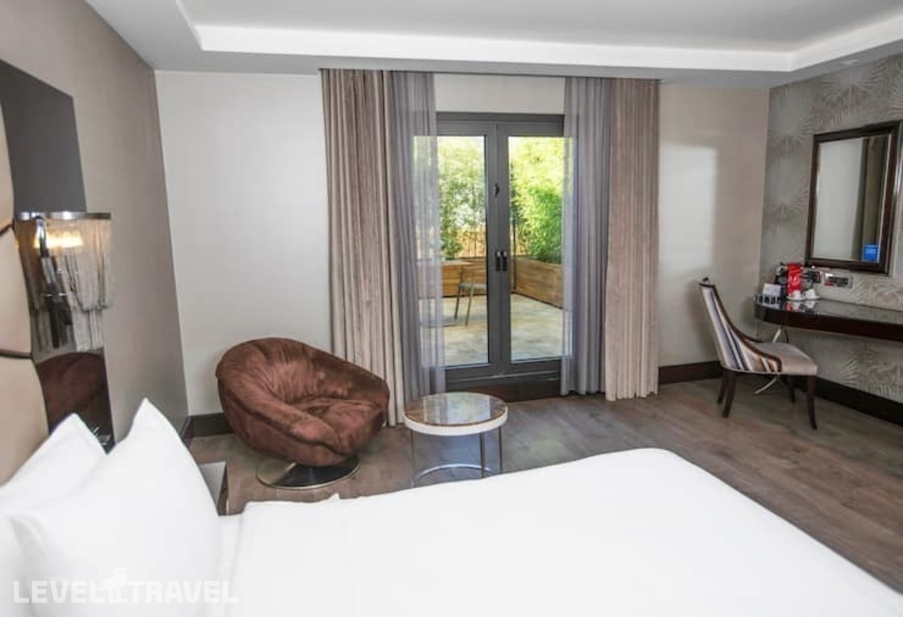 фотографии номера Делюкс с террасой отеля Doubletree By Hilton Istanbul Esentepe (Ex. Biz Cevahir Hotel) в Турция(Шишли) - фото №1