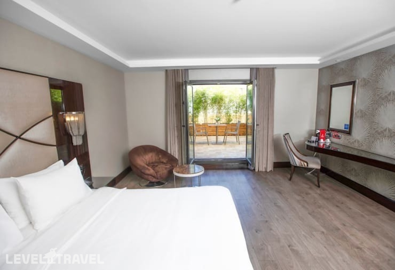 фотографии номера Делюкс с террасой отеля Doubletree By Hilton Istanbul Esentepe (Ex. Biz Cevahir Hotel) в Турция(Шишли) - фото №3