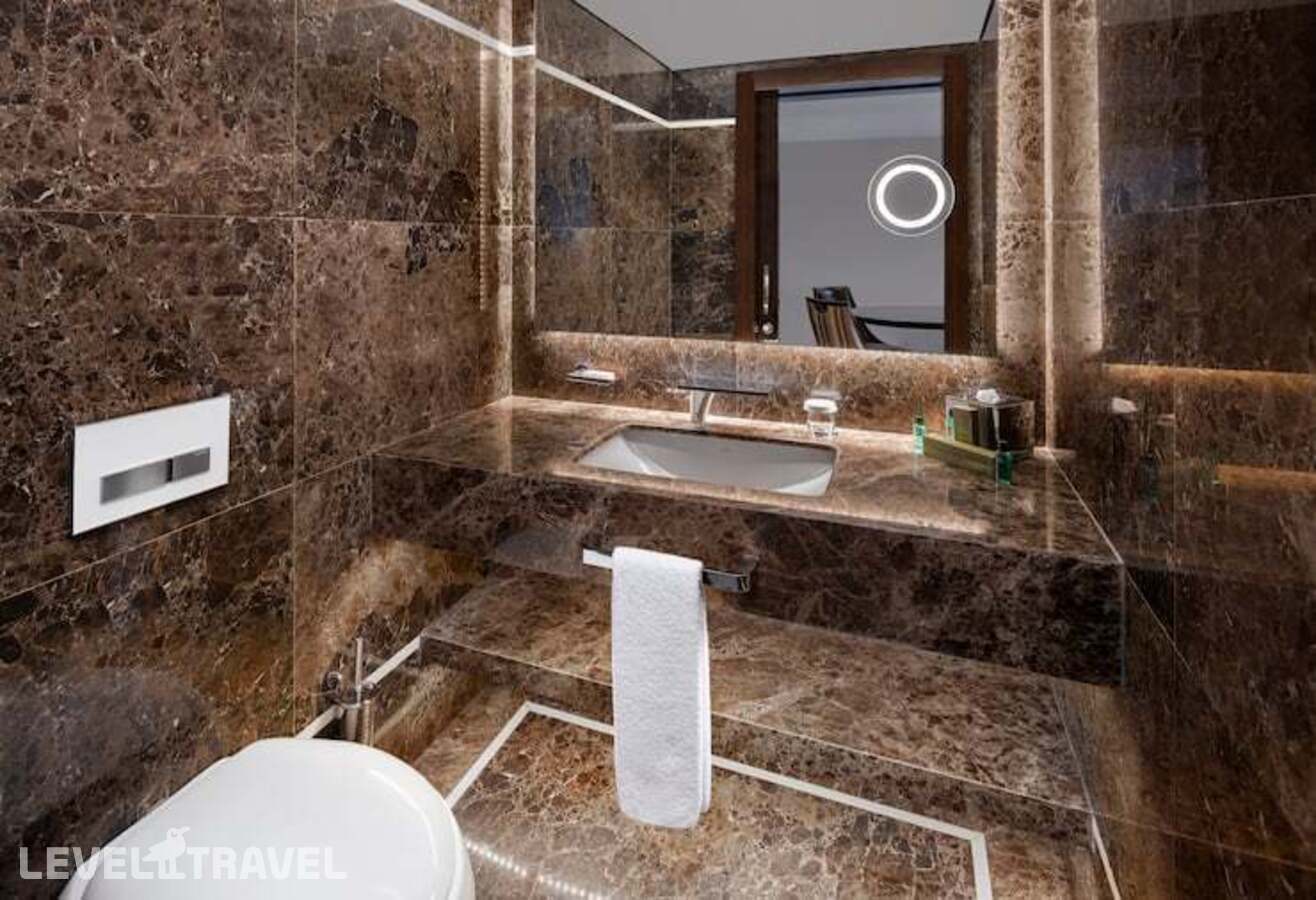 фотографии номера Люкс (1 спальня) отеля Doubletree By Hilton Istanbul Esentepe (Ex. Biz Cevahir Hotel) в Турция(Шишли) - фото №4