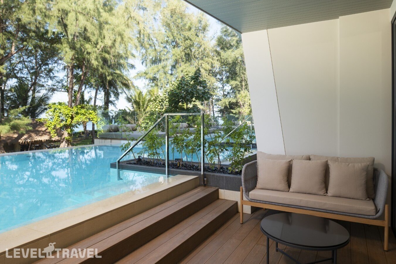 фотографии номера Премиум с доступом в бассейн отеля Radisson Blu Resort Phuket Mai Khao Beach в Таиланд(Май Као Бич) - фото №5
