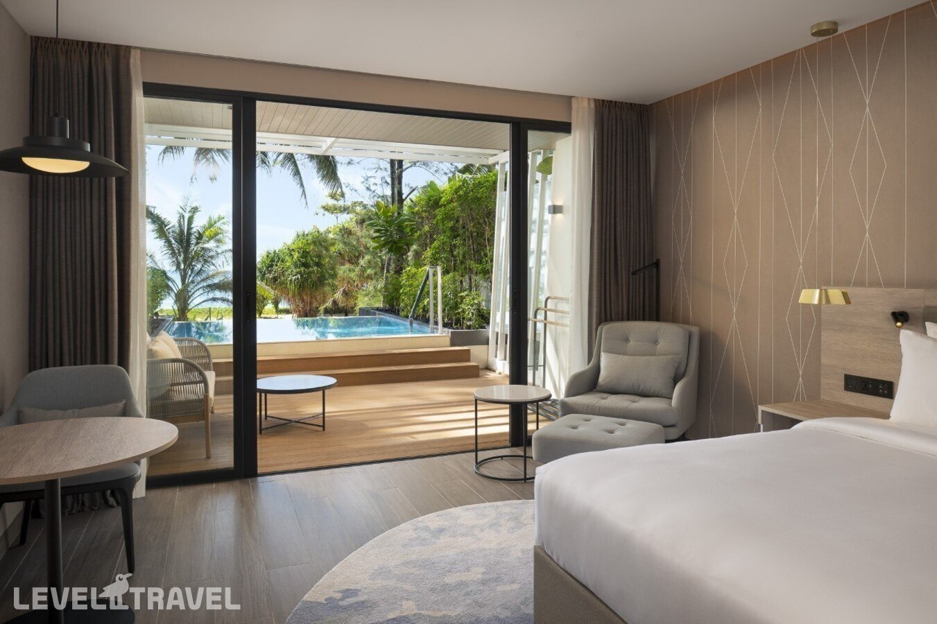 фотографии номера Премиум с бассейном отеля Radisson Blu Resort Phuket Mai Khao Beach в Таиланд(Май Као Бич) - фото №1