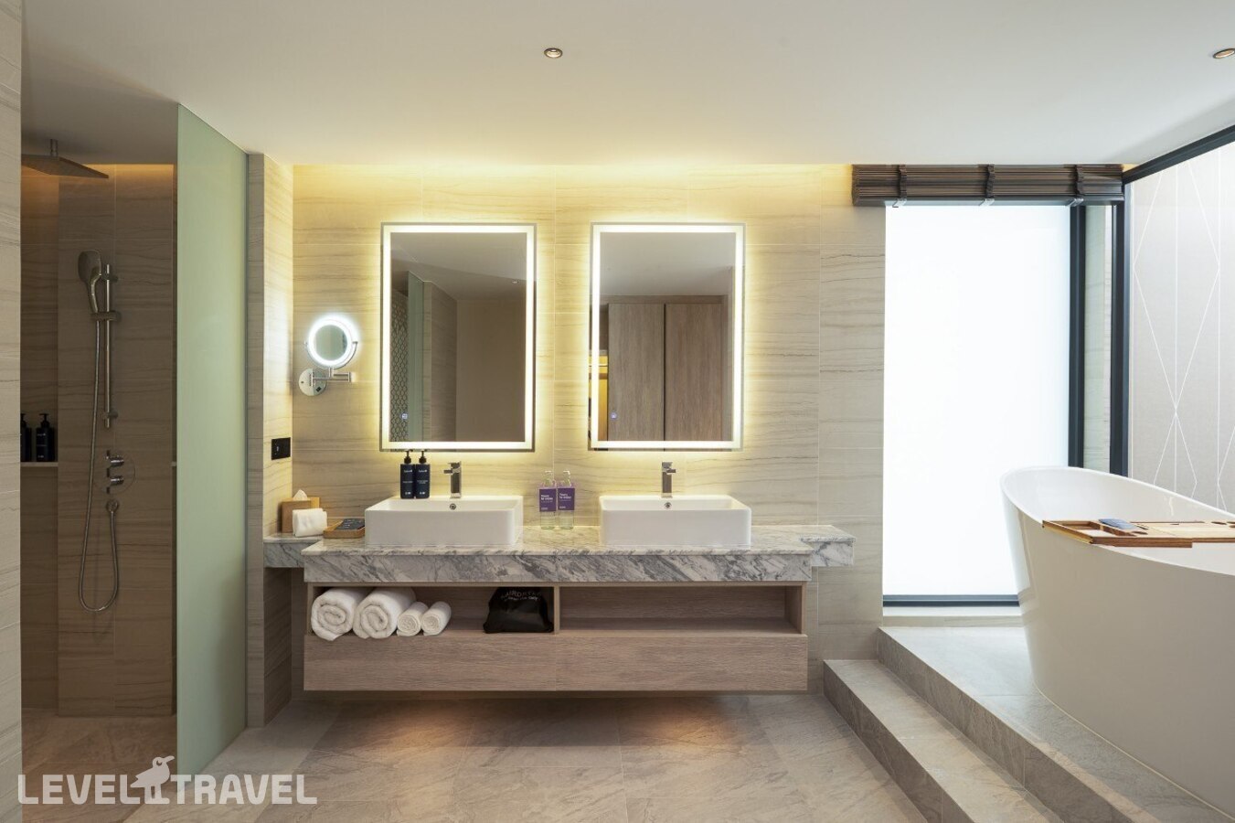 фотографии номера Люкс с балконом с видом на океан отеля Radisson Blu Resort Phuket Mai Khao Beach в Таиланд(Май Као Бич) - фото №3