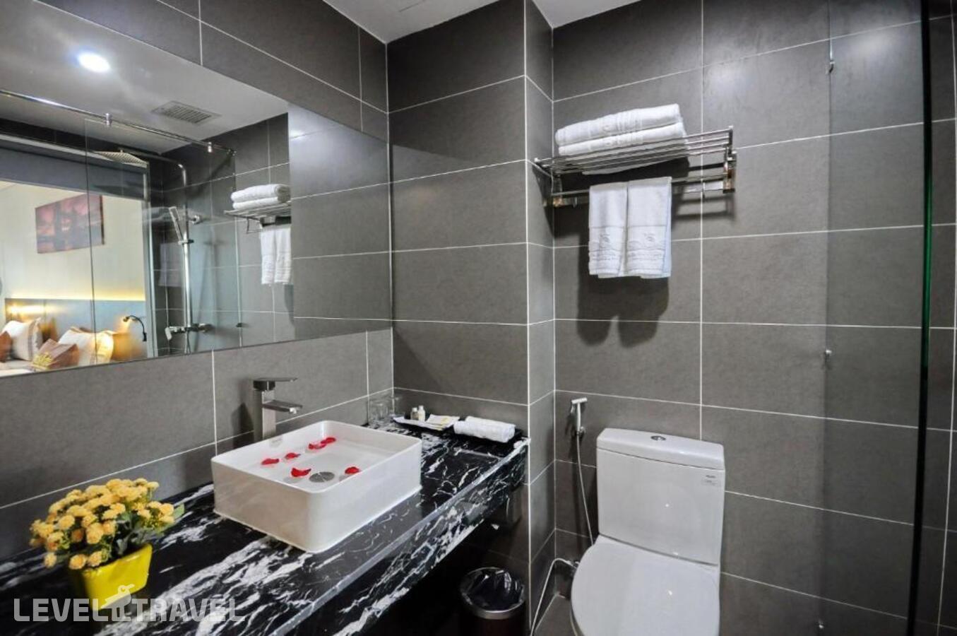 фотографии номера Улучшенный (две односпальные кровати) отеля Crown Nguyen Hoang Hotel в Вьетнам(Нячанг) - фото №3