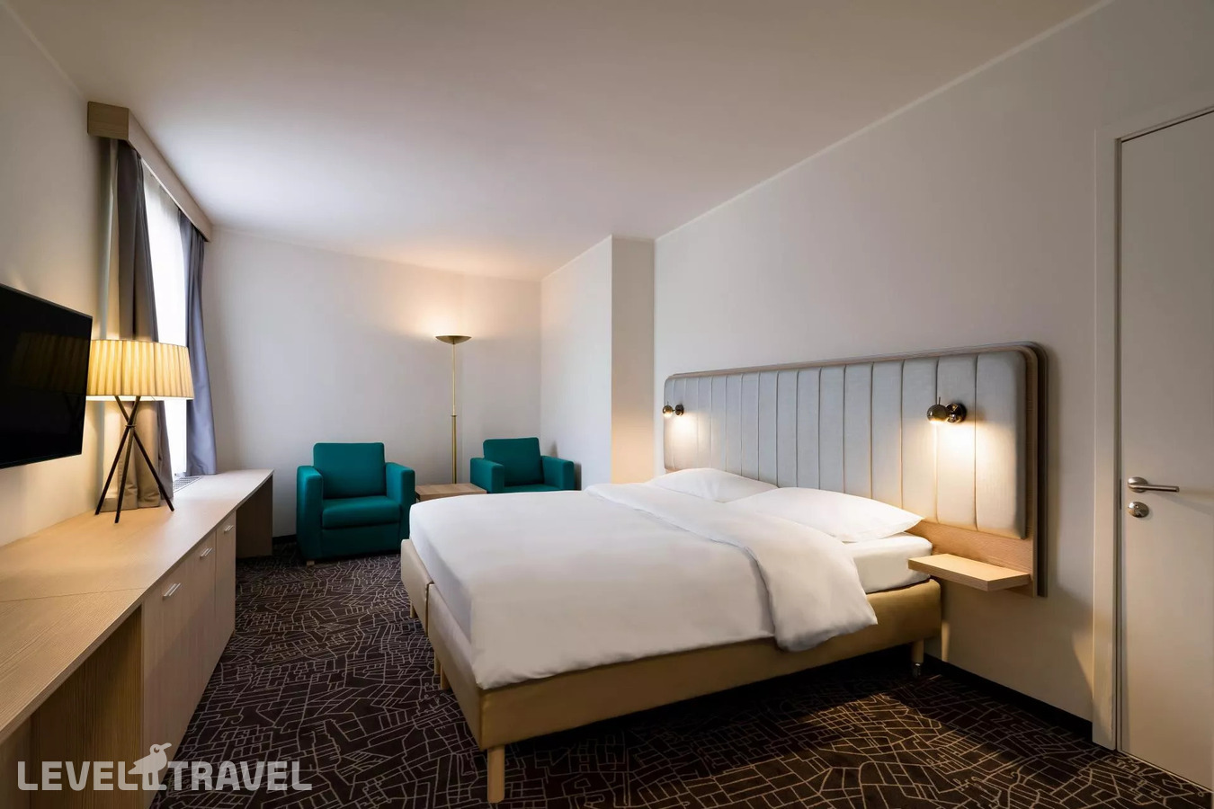 фотографии номера Люкс отеля Cosmos Saint-Petersburg Pribaltiyskaya Hotel (Ex. Park Inn By Radisson Pribaltiyskaya Hotel) в Россия(Василеостровский район) - фото №1