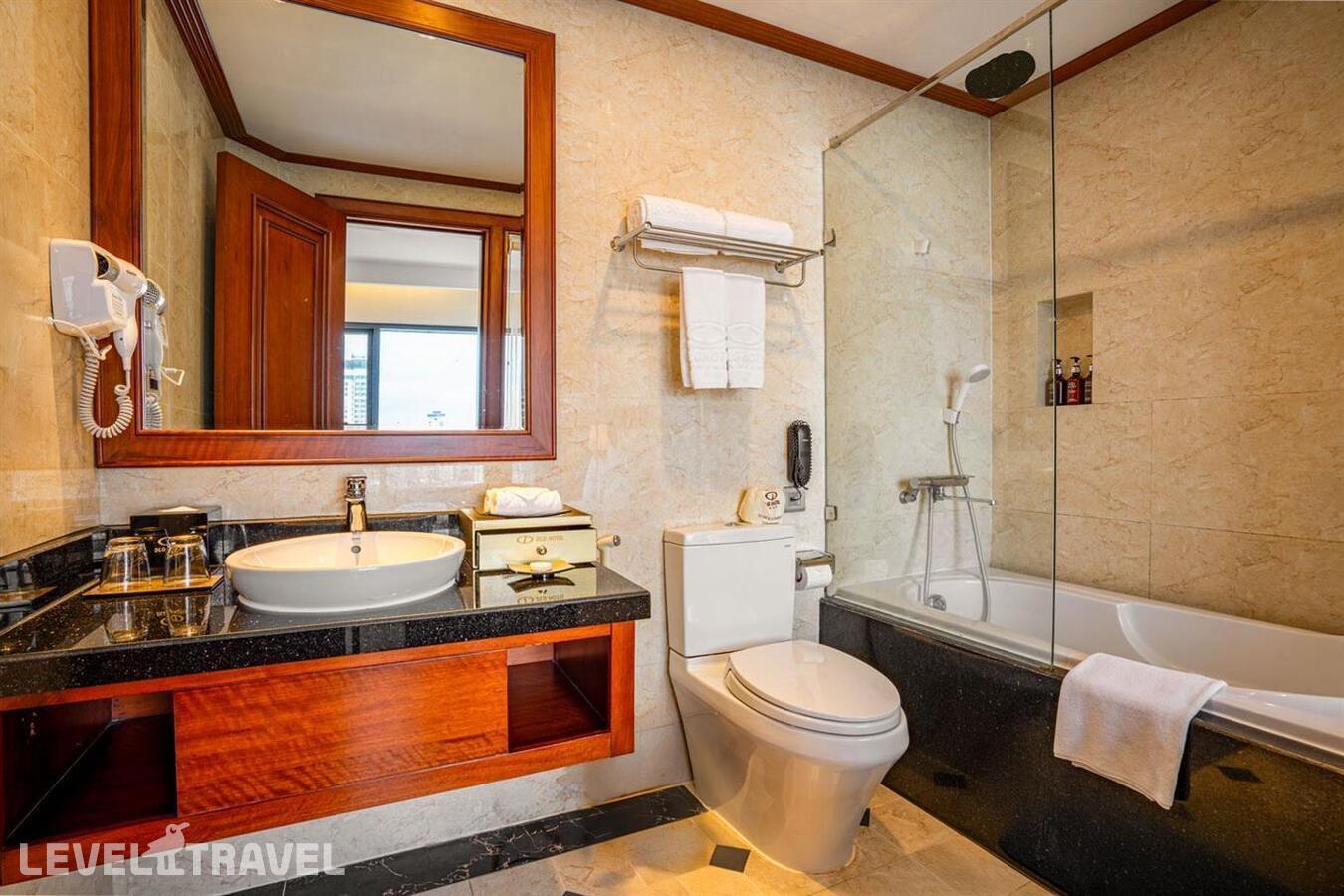 фотографии номера Семейный с частичным видом на море отеля Dlg Hotel Danang в Вьетнам(Дананг) - фото №4