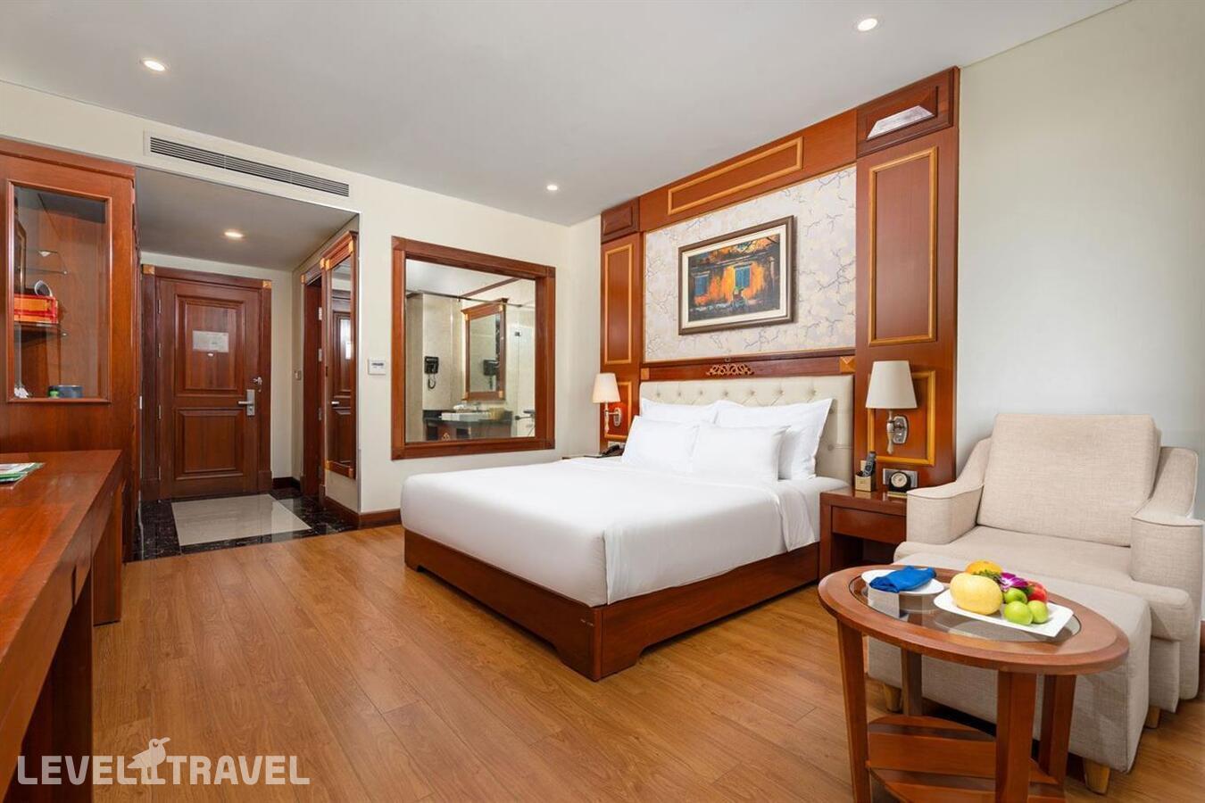 фотографии номера Делюкс с частичным видом на океан отеля Dlg Hotel Danang в Вьетнам(Дананг) - фото №1