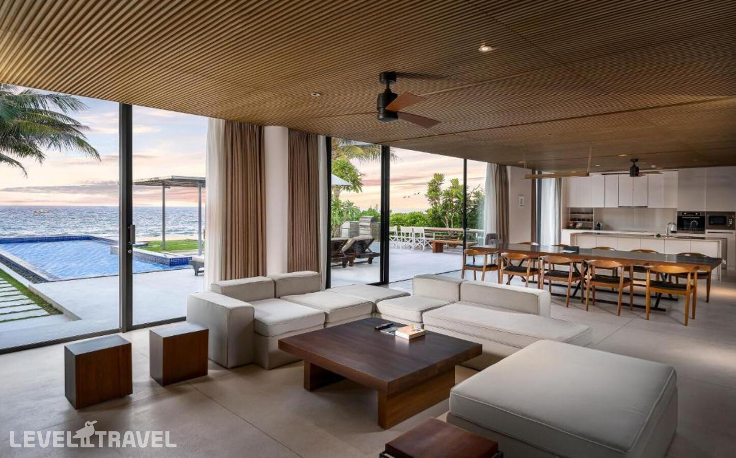 фотографии номера Вилла с прямым видом на пляж (3 спальни) отеля Naman Retreat Danang в Вьетнам(Дананг) - фото №2