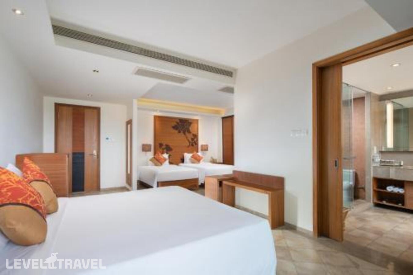фотографии номера Семейный номер отеля Mangrove Tree Resort World Sanya Bay в Китай(Санья) - фото №1