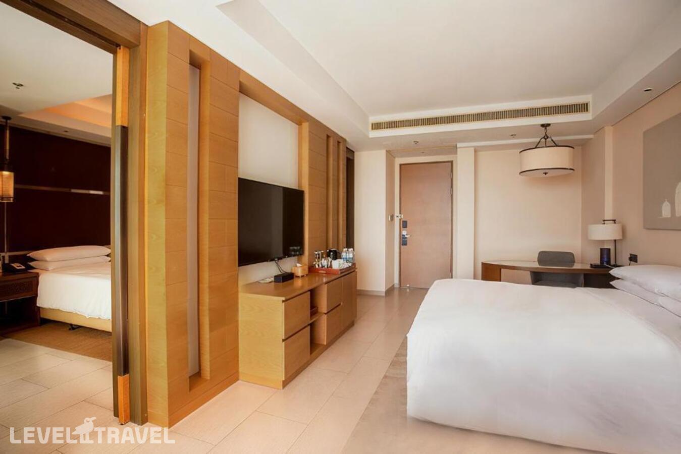 фотографии номера Семейный люкс (2 комнаты) отеля Marriott Resort Xiangshui Bay в Китай(Сианшуй) - фото №1