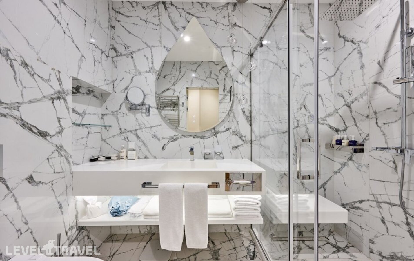 фотографии номера Полулюкс с балконом отеля Спа Отель Острова в Россия(Сочи - Центр) - фото №12