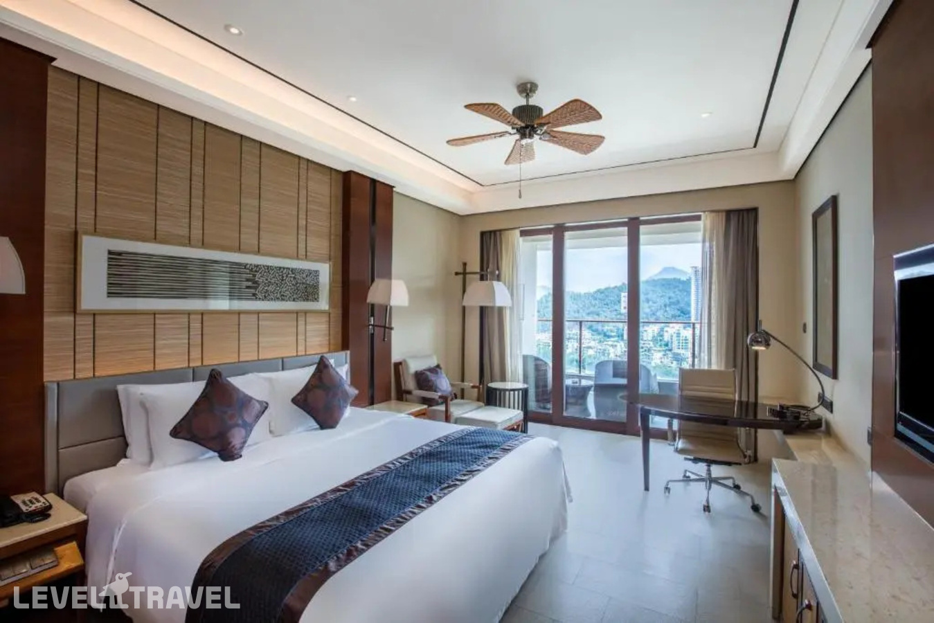 фотографии номера Улучшенный номер отеля Crowne Plaza Sanya City Center в Китай(Санья) - фото №4