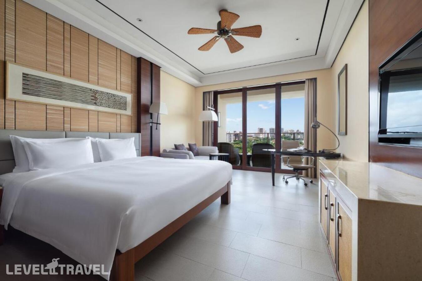 фотографии номера Делюкс с видом на реку отеля Crowne Plaza Sanya City Center в Китай(Санья) - фото №1