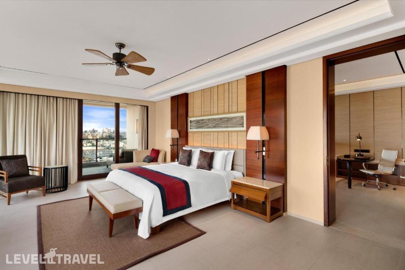 фотографии номера Номер премиум с видом на залив отеля Crowne Plaza Sanya City Center в Китай(Санья) - фото №1