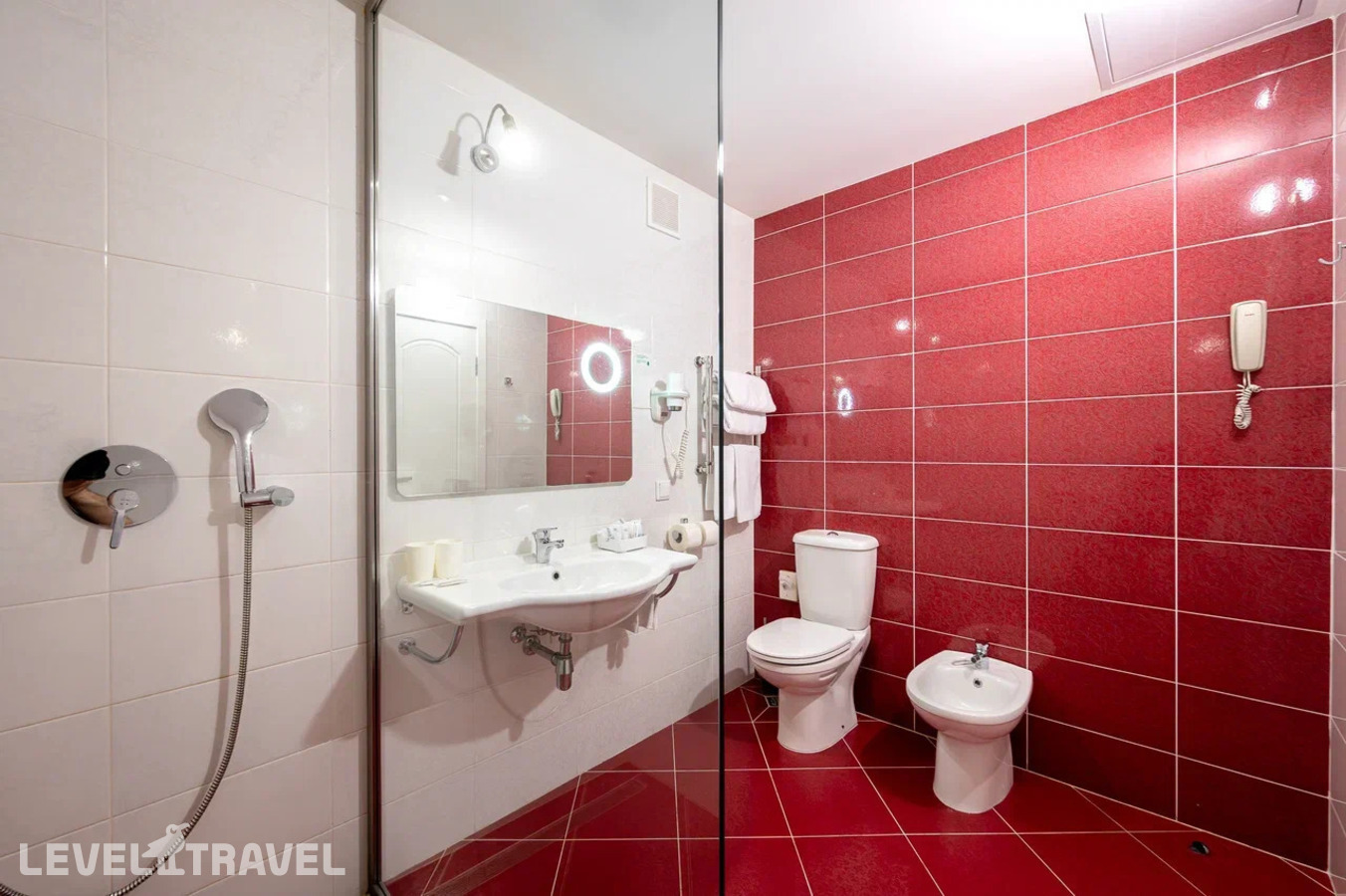фотографии номера Апартаменты с видом на реку отеля Отель Москва (The Moscow Hotel) в Россия(Центральный район) - фото №4