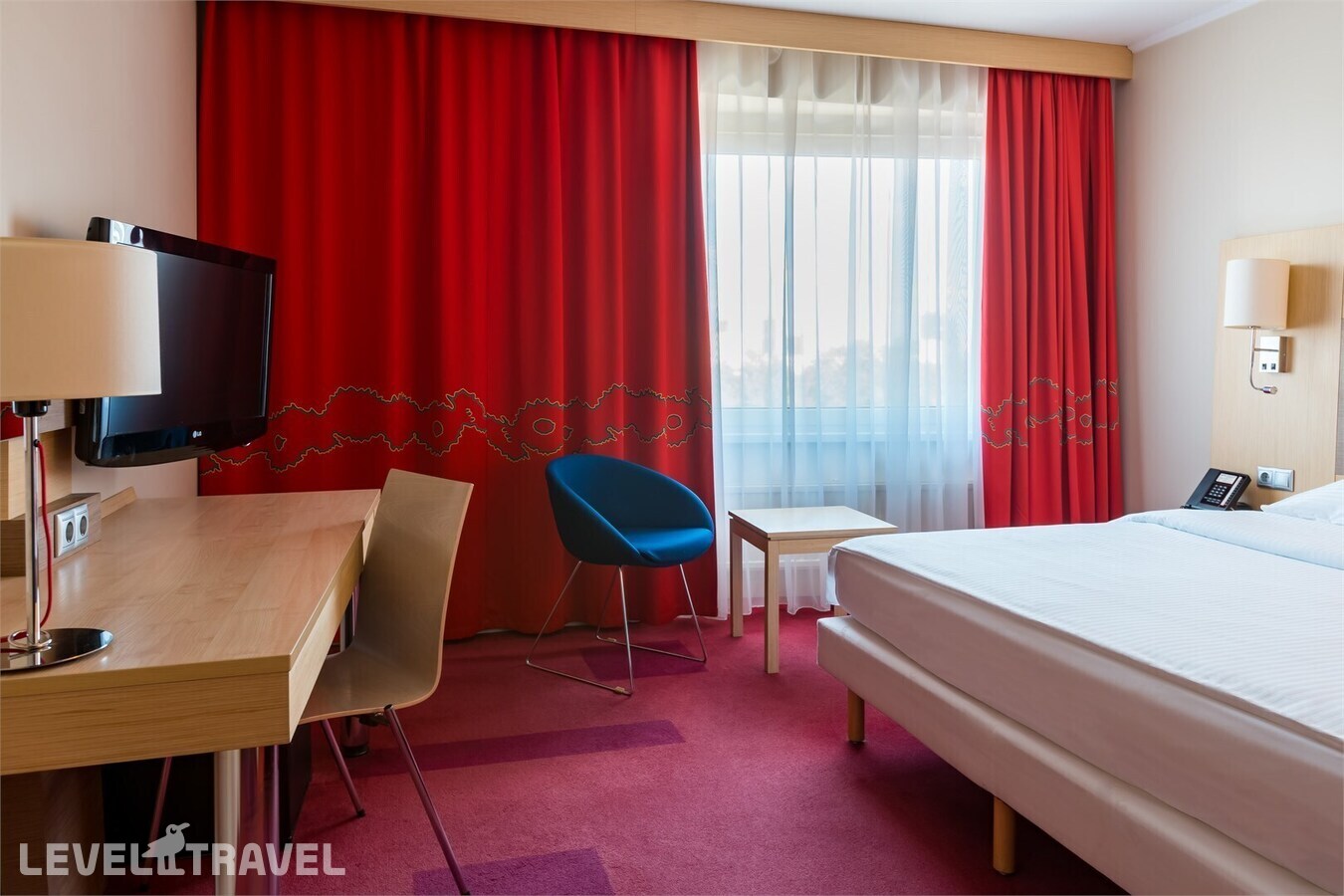 фотографии номера Семейный номер отеля Cosmos Saint-Petersburg Pulkovskaya (Ex. Park Inn By Radisson Pulkovskaya) в Россия(Московский район) - фото №3