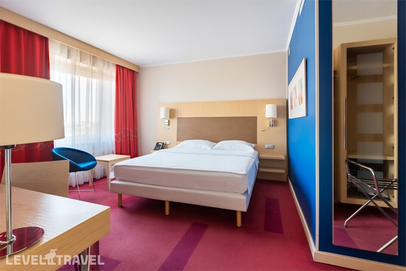 фотографии номера Семейный номер отеля Cosmos Saint-Petersburg Pulkovskaya (Ex. Park Inn By Radisson Pulkovskaya) в Россия(Московский район) - фото №1