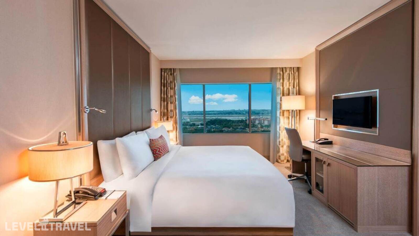 фотографии номера Клубный с видом на город отеля Polat Renaissance Hotel в Турция(Бакыркёй) - фото №1