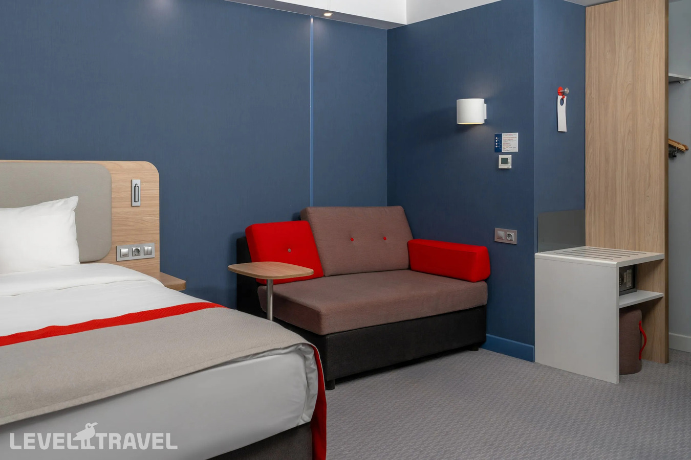 фотографии номера Улучшенный номер с диваном и видом на Крюков канал отеля Отель Экспресс Садовая в Россия(Адмиралтейский район) - фото №2