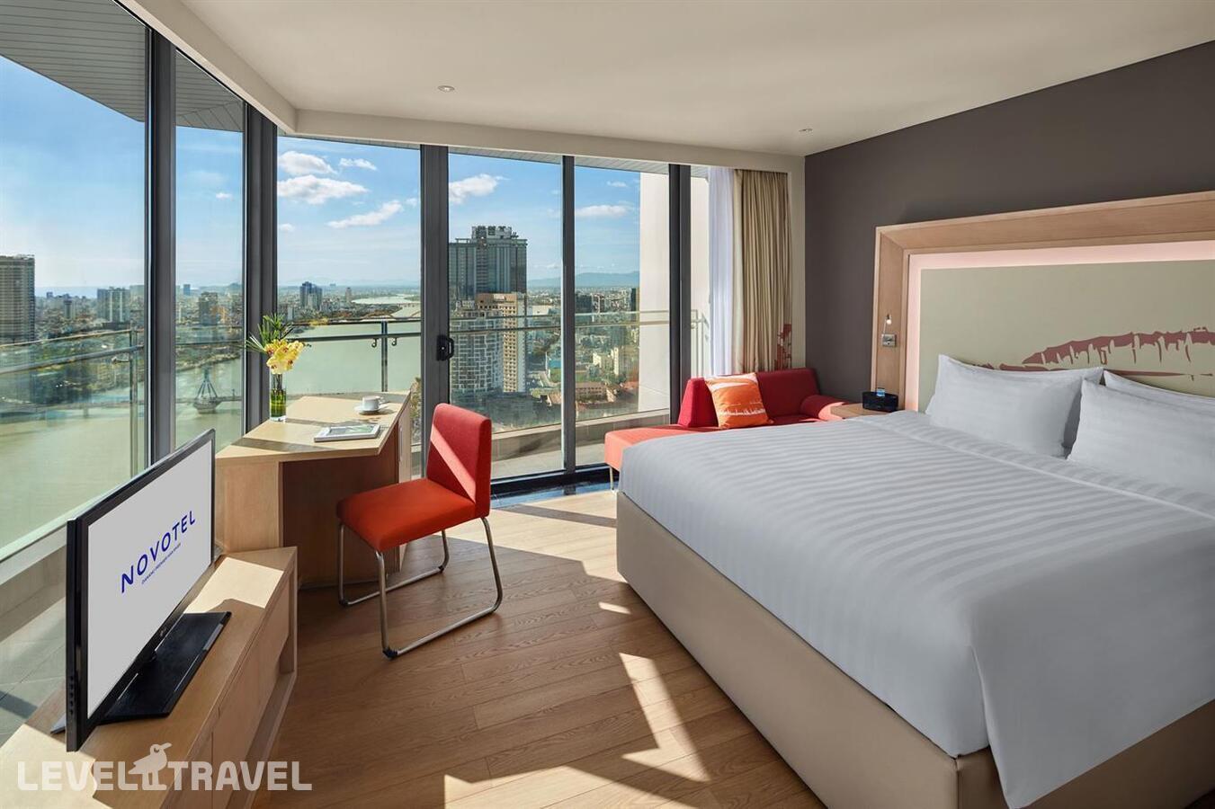 фотографии номера Представительский угловой отеля Novotel Danang Premier Han River в Вьетнам(Дананг) - фото №1