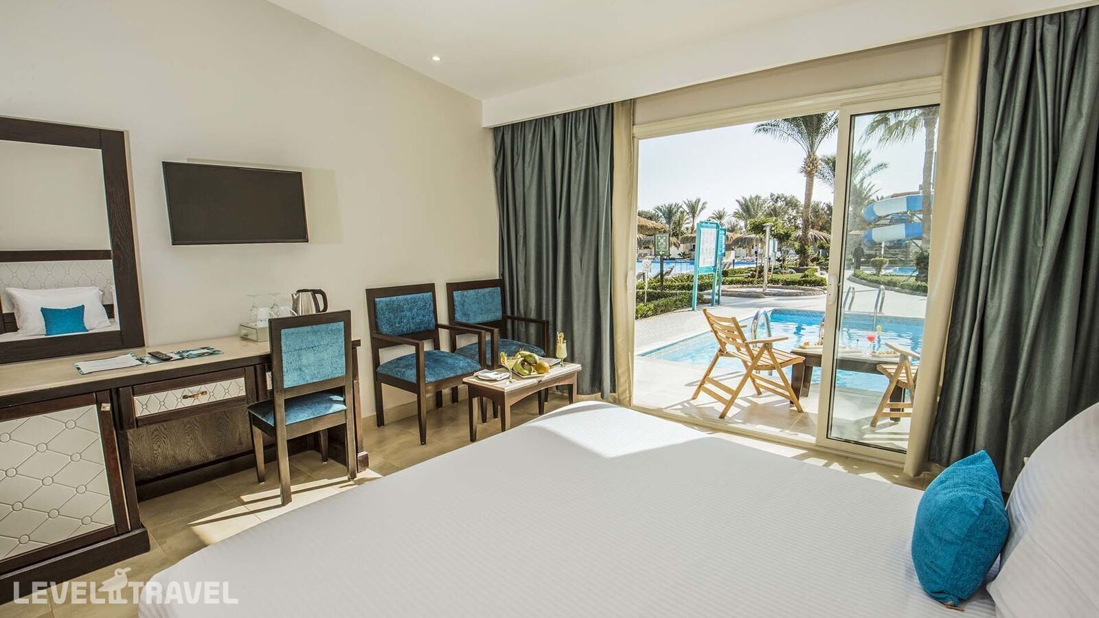 фотографии номера Делюкс с выходом к бассейну отеля Sunrise Aqua Joy Resort в Египет(Хургада (город)) - фото №1
