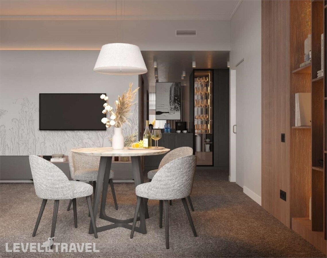 фотографии номера Люкс (2 комнаты) отеля Golden Tulip Роза Хутор Отель в Россия(Роза Хутор) - фото №1