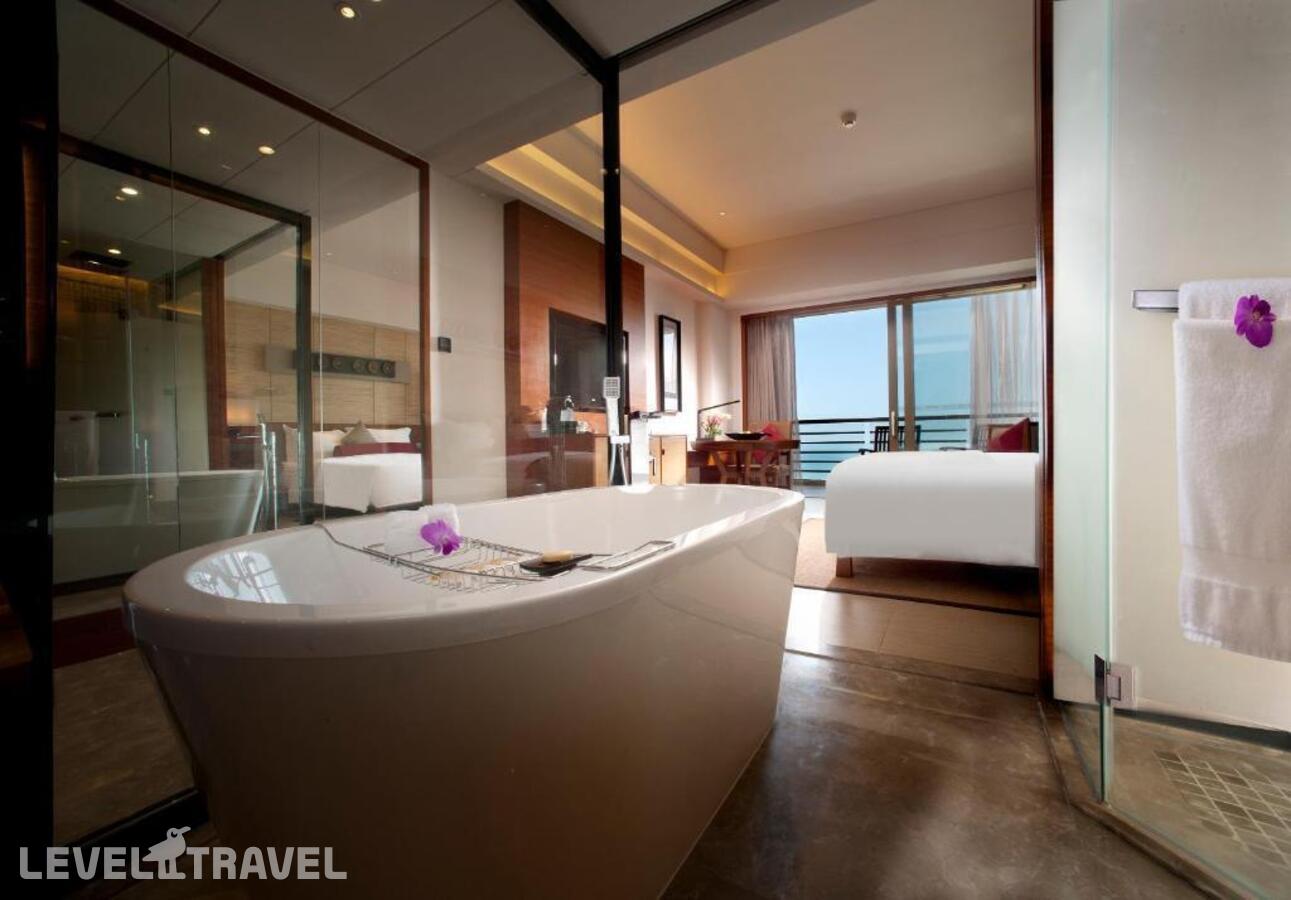 фотографии номера Представительский Делюкс с видом на океан отеля Pullman Oceanview Sanya Bay Resort & Spa в Китай(Санья) - фото №4