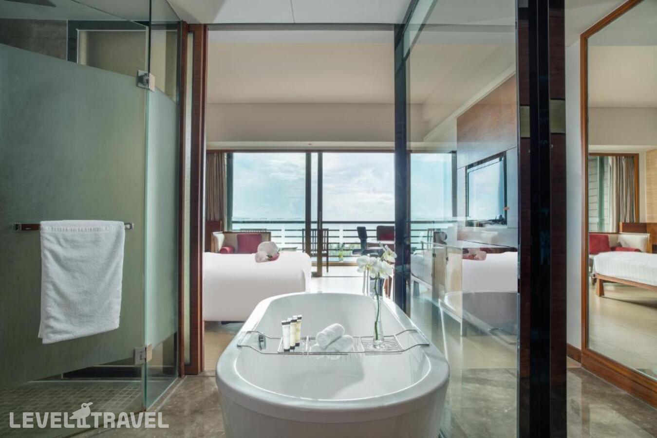 фотографии номера Делюкс с видом на океан отеля Pullman Oceanview Sanya Bay Resort & Spa в Китай(Санья) - фото №2