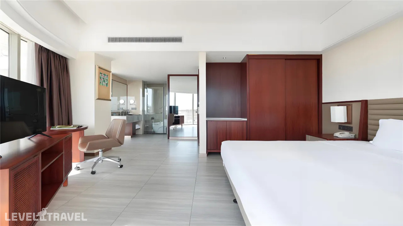 фотографии номера Улучшенный с боковым видом на море отеля Grand Soluxe Hotel & Resort Sanya в Китай(Санья) - фото №6