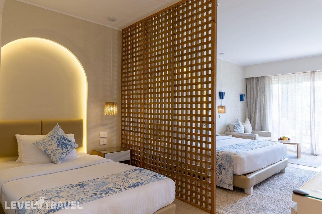 фотографии номера Делюкс с частичным видом на море отеля Fort Arabesque Resort & Spa в Египет(Макади Бэй) - фото №2