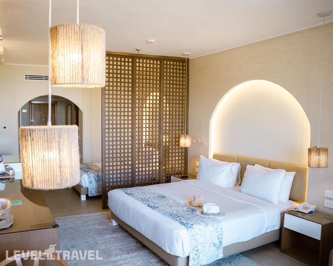 фотографии номера Делюкс с боковым видом на море отеля Fort Arabesque Resort & Spa в Египет(Макади Бэй) - фото №1