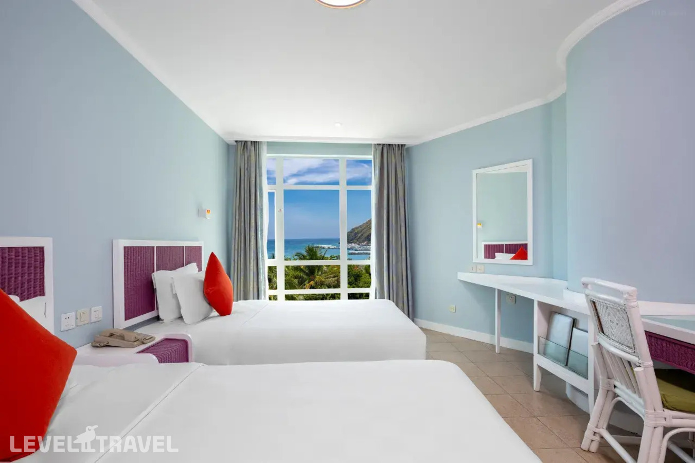 фотографии номера Улучшенный с видом на море отеля Sunshine Resort Intime Sanya в Китай(Дадунхай Бэй) - фото №4