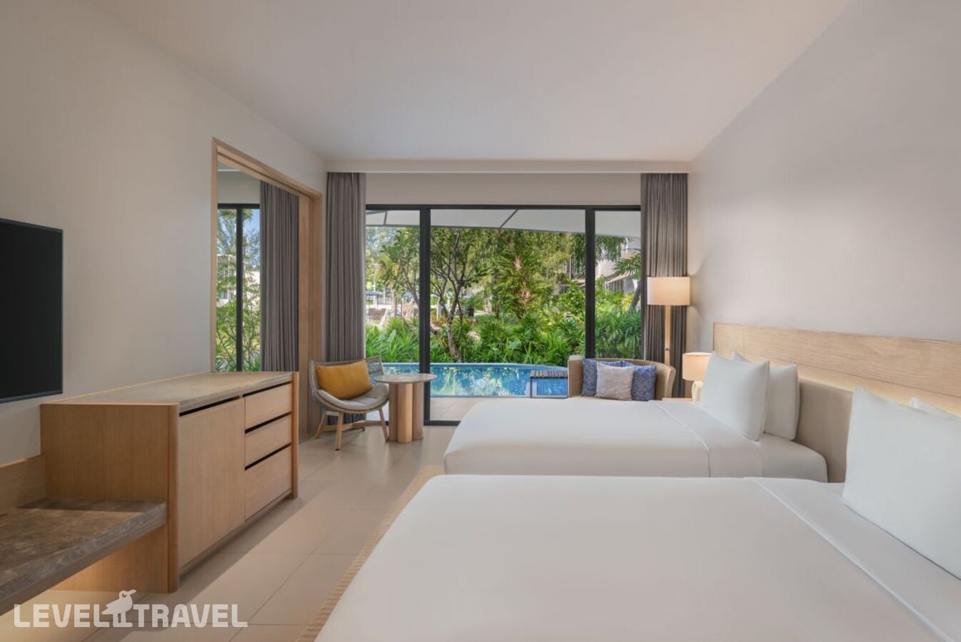 фотографии номера Просторный люкс (2 спальни) с бассейном отеля Le Meridien Phuket Maikhao Beach Resort (Ex. Holiday Inn Resort Phuket Mai Khao Beach) в Таиланд(Май Као Бич) - фото №2